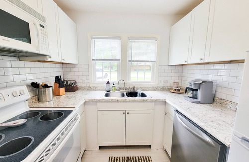 Statesboro House | Boro Bungalow. Heart of Statesboro, Ga