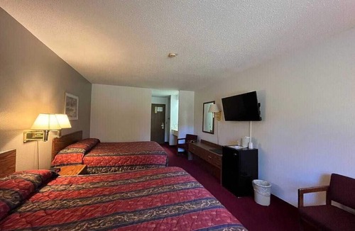 Boulder Junction Hotel | Boulder Bear Motor Lodge - Two Queen Beds 105 Front
