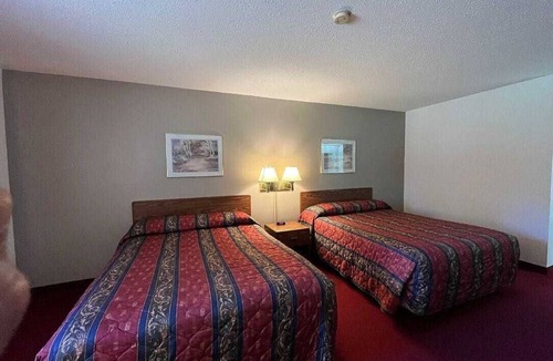 Boulder Junction House | Boulder Bear Motor Lodge - Two Queen Beds 111 Front
