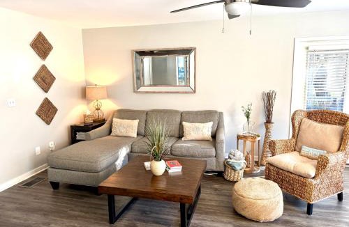 Oak Grove Apartment | Boutique Coastal Retreat