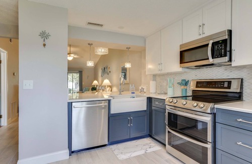 Bradenton Apartment | Bradenton 2BR Condo w/Pool | Minutes to Holmes Beach & AMI