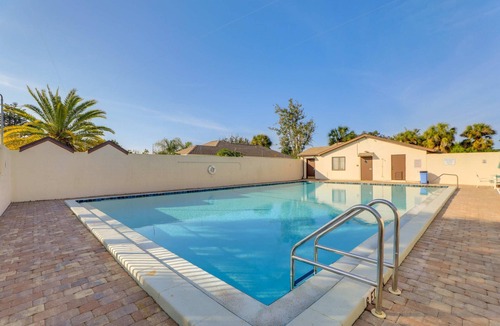 Bradenton Apartment | Bradenton 2BR Condo w/Pool | Minutes to Holmes Beach & AMI