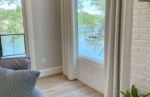 West Union House | Brand New 6BR/6BA Luxury, 20min to Clemson. Wooded flat lot/firepit/pool table!