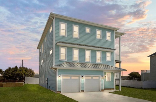Emerald Isle House | Brand New Beach House With Ocean View & Steps Away From The Water!