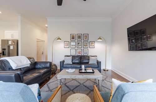 Mauldin House | Brand new custom home. Mauldin Simpsonville. King bed. Pets ok. 2 car garage.