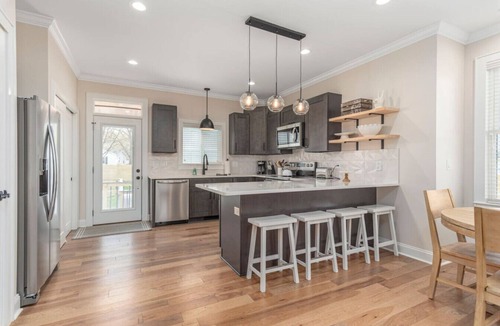 Travelers Rest House | Brand New Modern House - Walk to Main Street
