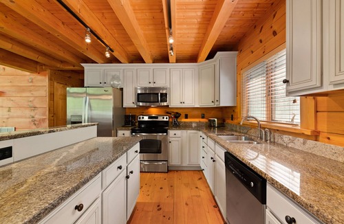 Lake Lure Cabin | Breath Taking Log Mountain Lodge inside Rumbling Bald Resort
