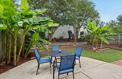 Umstead House | Bright + Airy 3-Bed Home in NW Raleigh with Fenced Yard. Minutes from RDU + RTP!