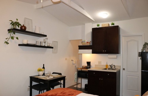 Sky Lake Apartment | Bright Boho Private Suite 1BR AC 2 Parking Near Airport, Attractions & downtown