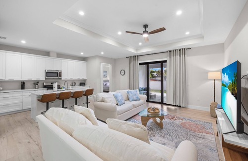 East Naples House | Bright & Breezy Getaway - Near Downtown Naples