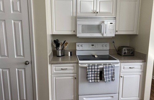 Aiken House | Bright centrally located 3 bed/2 bath with fenced private yard