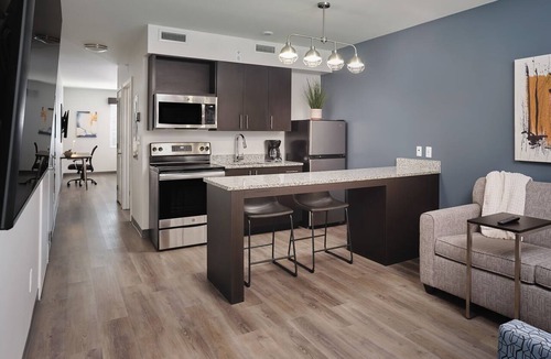 Lithia Springs Hotel | Bright & Clean Suite w/Kitchen Near The Fulton County Airport - 6.9 miles