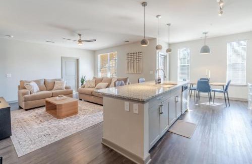 Matthews Apartment | Bright, Cozy 3BD Apt in Heart of Matthews