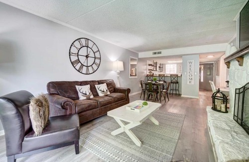 Gatlinburg Apartment | Bright Gatlinburg Condo Less Than 1 Mi to Main Strip!
