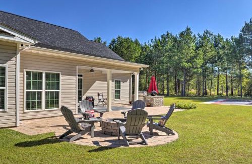 Hopkins House | Bright Hopkins Home w/Game Room & Fire Pit!