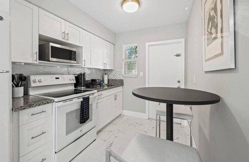 Sailboat Bend Apartment | Bright Las Olas Beach Apartment