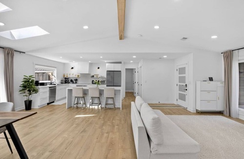 Drayton House | Bright Remodeled 3BR, 2BA Home 30 Day Minimum Stay