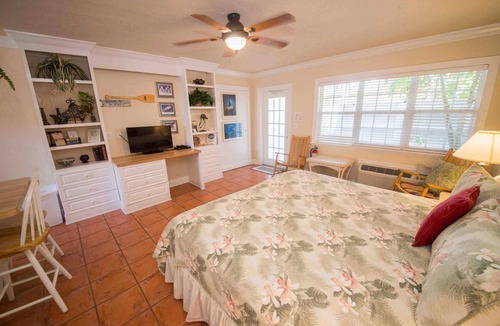 Bradenton Beach Hotel | Bright Second-Floor Studio Near the Beach
