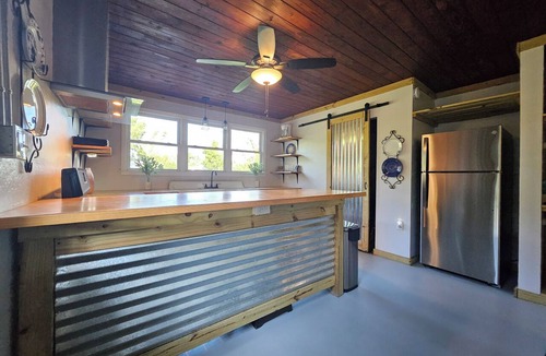 Lakeland House | Bright & Spacious Living – Modern Amenities in a Peaceful Lakeland Neighborhood