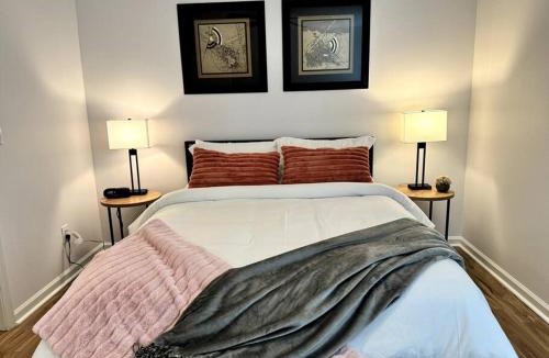 Winder Villa | Bright Spacious Renovated Home Master on Main