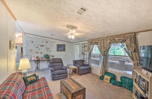 Steinhatchee House | Bright Steinhatchee Home: Proximity to Ocean!