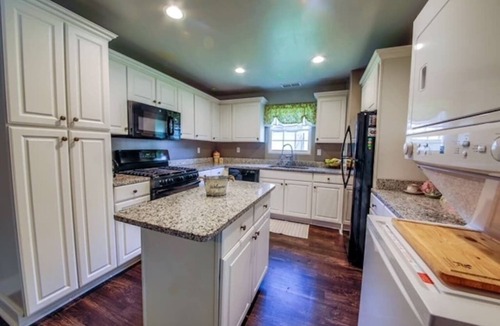 Brighton House | Brighton Bungalow | Historic Town Square Charm Near Memphis Sleeps 6