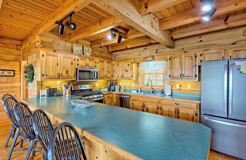 Eagles View Cabin | Brillant’s Bunk of the Blue Ridge Mountains by Chatuge Home Concierge | Lake & Mountain Views
