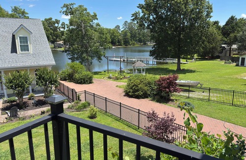 Prosperity House | Bring a boat, swim, kayak in the lake, play games in the barn.
