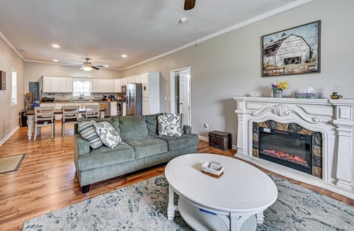 Comfort House | Bring Your Pets! Family-Friendly Gem in Cove City