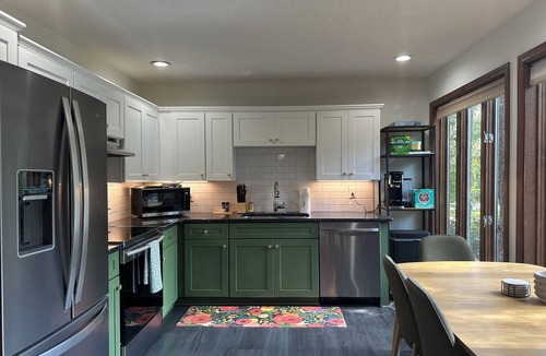 Nicholson House | Brockton Bungalow- Charming Cabin Just Outside of Athens!