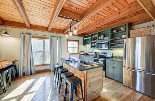Bryson City House | Bryson City Cabin: Deck & Mountain-View Hot Tub