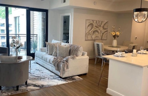 South Tuxedo Park Apartment | Buckhead Atlanta Luxury Suite