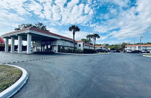 Kissimmee Hotel | Budget Disney Room Pool & Parking