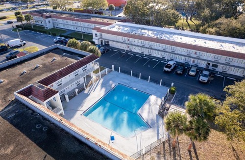 Kissimmee Hotel | Budget Disney Room Pool & Parking