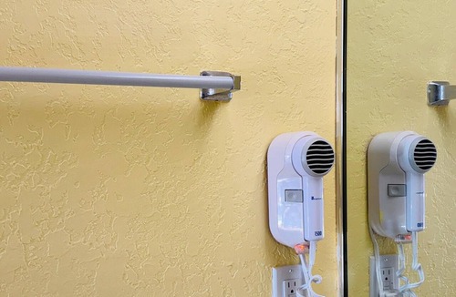 West Colonial Hotel | Budget Inn - Orlando Downtown