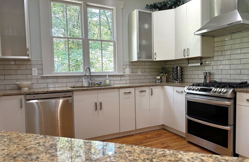 Buford House | Buford Forest Retreat- Fire Pit - 5 bdrms- Sleeps 13 - Water Park, Venues, Golf!