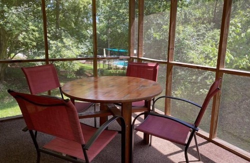 Athens House | Butler Cottage, Pet Friendly, Walk to the brewery.