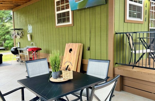 Townville Cabin | Cabin 3/LAKE HARTWELL/Green Pond&Broyles Lndgs/Clemson/Shelter w/charging ports