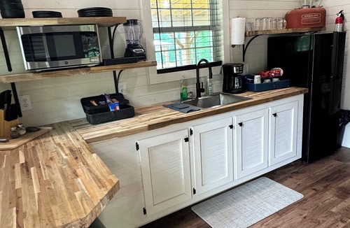 Townville Cabin | Cabin 4/LAKE HARTWELL/Green Pond&Broyles Lndgs/Clemson/Shelter w/charging ports