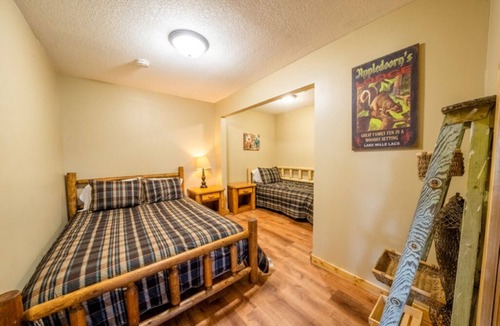 Isle Resort | Cabin 9: Lakeside Lodge with Stunning Sunsets & Beach Access