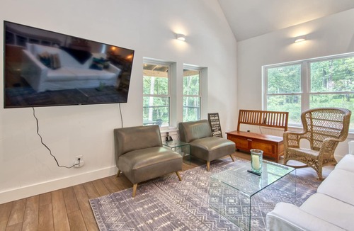 Glenville Cabin | Cabin near lake with grill, outdoor dining, central AC, & washer/dryer