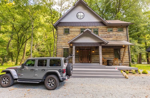 Nantahala Cabin | Cabin on Nantahala River with Hot tub