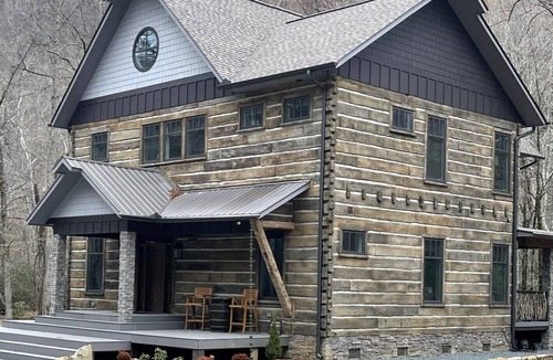 Nantahala Cabin | Cabin on Nantahala River with Hot tub