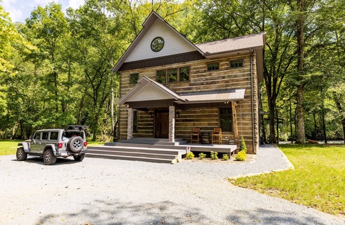 Nantahala Cabin | Cabin on Nantahala River with Hot tub