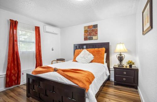 Durant House | Calm and Spacious Retreat Family Ready Escape