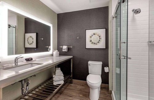 Old West Broad Neighborhood Hotel | Cambria Hotel Savannah Downtown Historic District