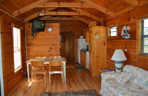 Fedhaven Cabin | Camp Mack Lodge, Marina & RV Resort