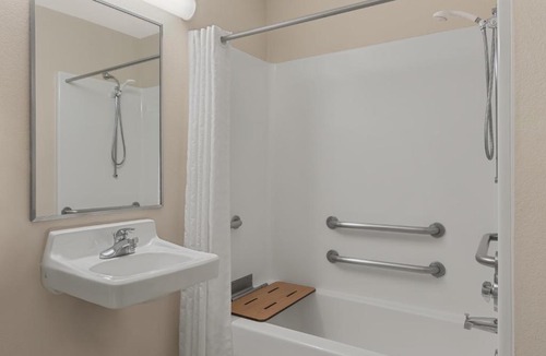 Crabtree Hotel | Candlewood Suites Raleigh Crabtree by IHG