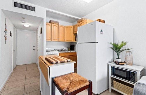 Columbiad Plaza Condo | Cape Canaveral Studio Condo: Private Balcony, Pool Access, Spa‑Like Sauna & Walk to Beach! ☀️