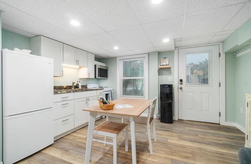 Emerald Isle Apartment | Captain`s Quarters|Easy Beach Access·Fire Pit·EI